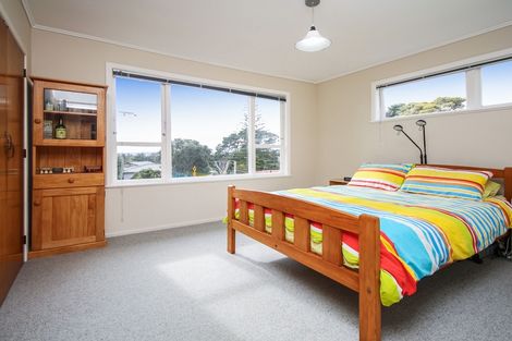 Photo of property in 1 Crystal Avenue, Glendene, Auckland, 0602