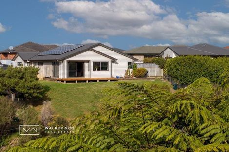 Photo of property in 7 Percy Kinsman Crescent, Riverstone Terraces, Upper Hutt, 5018