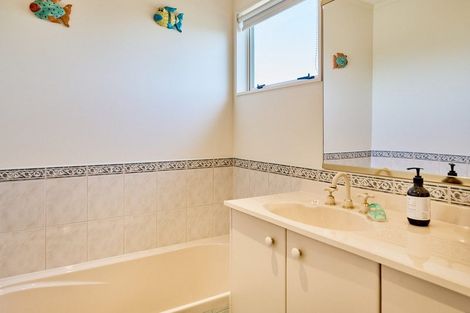 Photo of property in 4 Tombane Terrace, Papakowhai, Porirua, 5024