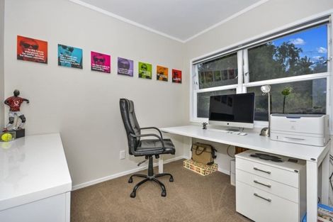 Photo of property in 1/649 Beach Road, Rothesay Bay, Auckland, 0630