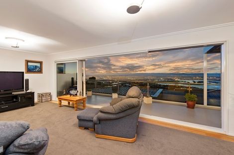 Photo of property in 9 Stoneyridge Close, Mount Pleasant, Christchurch, 8081
