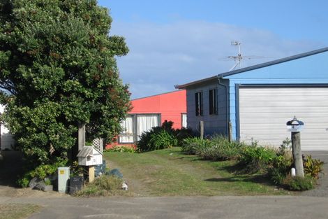 Photo of property in 6 Pio Pio Place, Waikanae Beach, Waikanae, 5036