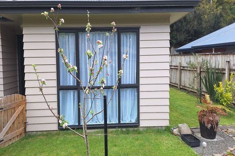 Photo of property in 22 Aragon Grove, Kingsley Heights, Upper Hutt, 5018