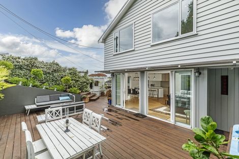Photo of property in 2/39 Old Lake Road, Narrow Neck, Auckland, 0624