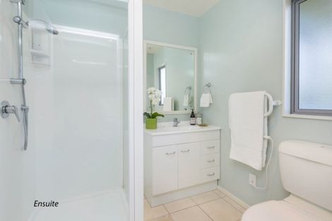 Photo of property in 4 Ronald Scott Grove, Riverstone Terraces, Upper Hutt, 5018