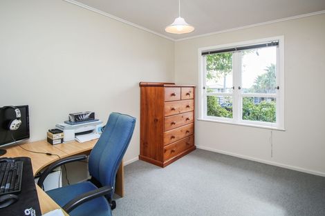 Photo of property in 1 Crystal Avenue, Glendene, Auckland, 0602