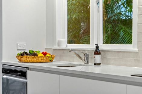 Photo of property in 21 Lantana Road, Green Bay, Auckland, 0604