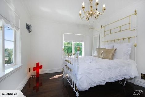 Photo of property in 18 Nikau Street, Eastbourne, Lower Hutt, 5013