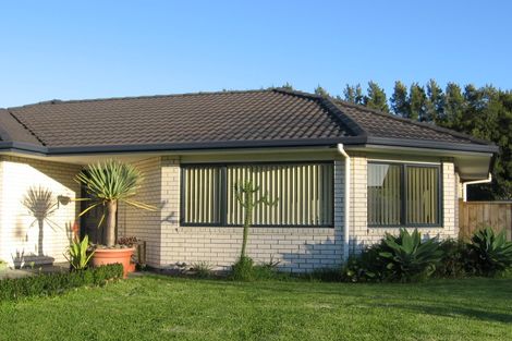 Photo of property in 26 Swanson Oaks, Swanson, Auckland, 0612