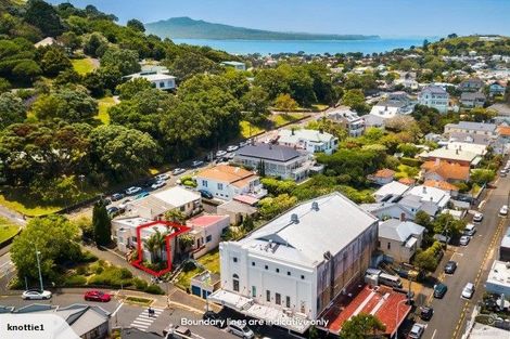 Photo of property in 4/64 Victoria Road, Devonport, Auckland, 0624