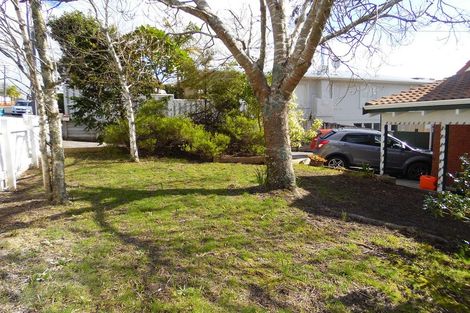 Photo of property in 1/150 Luckens Road, West Harbour, Auckland, 0618