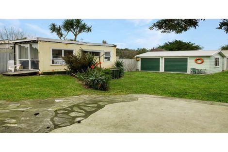 Photo of property in 69 Koputara Road, Himatangi Beach, Foxton, 4891