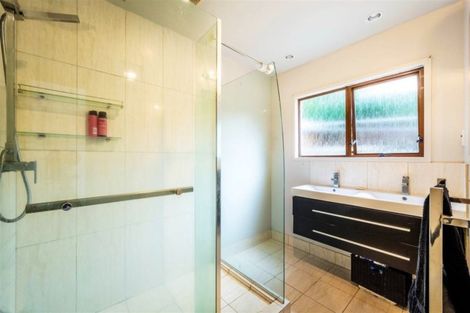 Photo of property in 2/43 Ravenwood Drive, Forrest Hill, Auckland, 0620