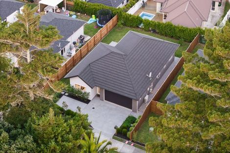 Photo of property in 103 Station Road, Kumeu, 0891