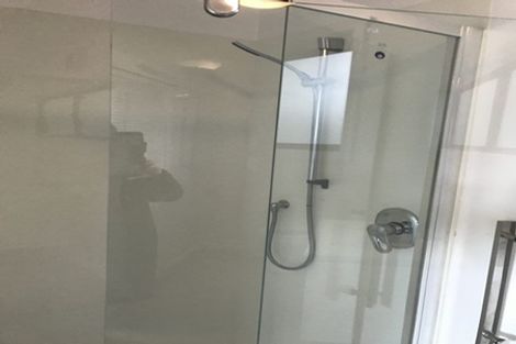 Photo of property in 8 Staveley Avenue, Mount Roskill, Auckland, 1041