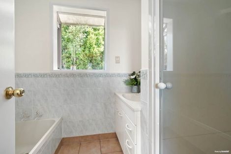 Photo of property in 18 Kerria Place, Sunnynook, Auckland, 0620