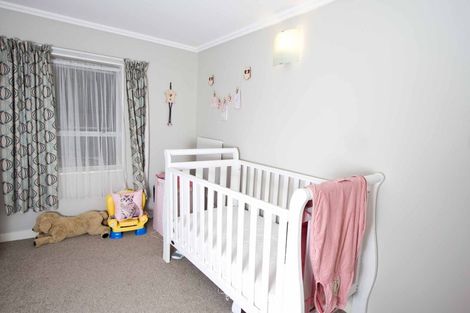 Photo of property in 59 Churton Drive, Churton Park, Wellington, 6037