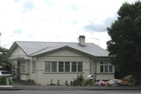Photo of property in 3139 Great North Road, New Lynn, Auckland, 0600