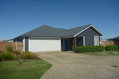Photo of property in 14 Malbec Place, Huapai, Kumeu, 0810
