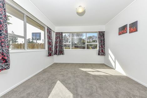 Photo of property in 2/15 Edmonton Road, Henderson, Auckland, 0612