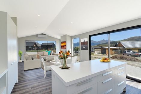 Photo of property in 16 Kinross Lane, Jacks Point, Queenstown, 9371