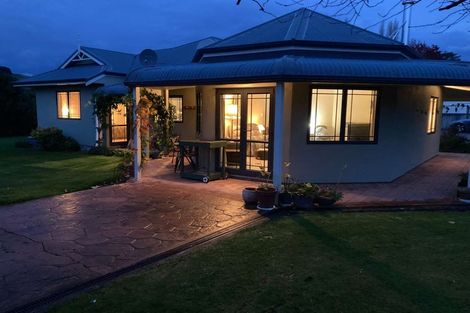 Photo of property in 20 Paraekaretu Street, Hunterville, 4730