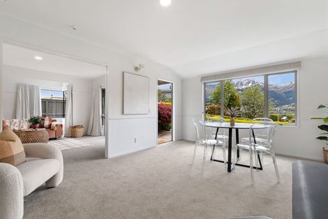 Photo of property in 7 Kelvin Place, Kelvin Heights, Queenstown, 9300