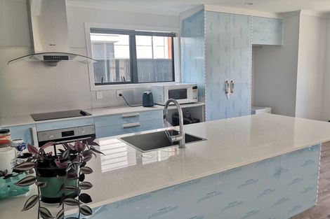 Photo of property in 124a Cambridge Terrace, Fairfield, Lower Hutt, 5011