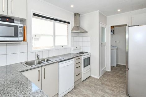 Photo of property in 31 Gossamer Drive, Pakuranga Heights, Auckland, 2010