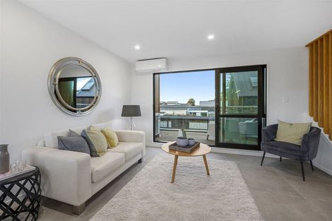 Photo of property in 28e Walker Road, Point Chevalier, Auckland, 1022