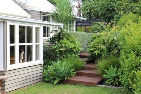 Photo of property in 11 Fairway Drive, Kerikeri, 0230