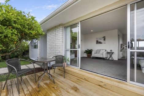 Photo of property in 21 York Crescent, Westown, New Plymouth, 4310