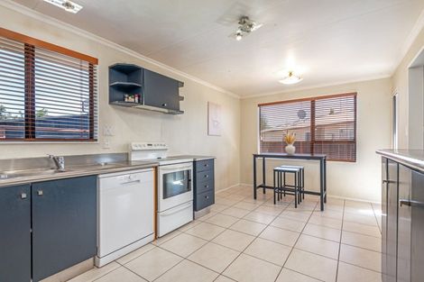 Photo of property in 12 Hillcrest Drive, Kelvin Grove, Palmerston North, 4414