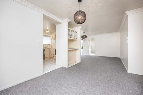 Photo of property in 15a Correa Court, Goodwood Heights, Auckland, 2105