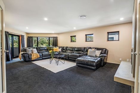 Photo of property in 52 Ruapehu Drive, Fitzherbert, Palmerston North, 4410
