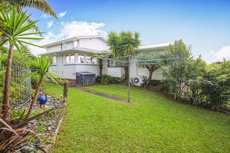Photo of property in 1 Crystal Avenue, Glendene, Auckland, 0602