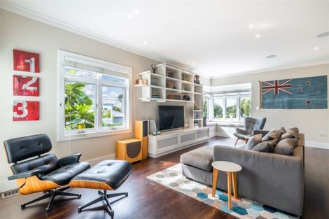 Photo of property in 30 Old Lake Road, Narrow Neck, Auckland, 0624