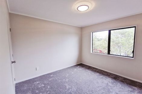 Photo of property in 2/13 Helicon Place, Totara Vale, Auckland, 0629