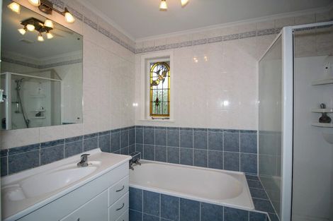 Photo of property in 37 Mountbatten Avenue, Hillcrest, Auckland, 0627