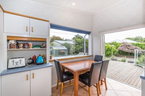 Photo of property in 20 Derrett Place, Saint Martins, Christchurch, 8022