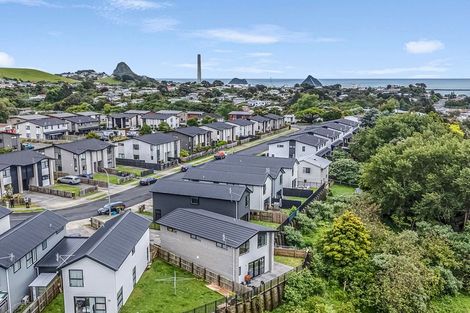 Photo of property in 14 Discovery Place, Marfell, New Plymouth, 4310