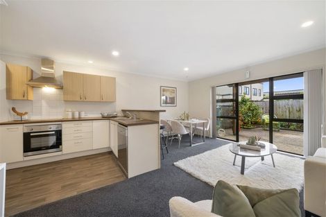 Photo of property in 4/15 Harbour View Road, Te Atatu Peninsula, Auckland, 0610