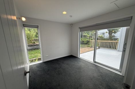 Photo of property in 18 Zita Avenue, Matakatia, Whangaparaoa, 0930