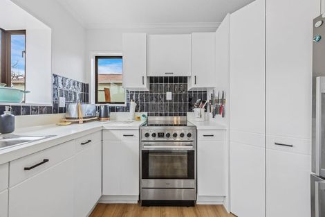 Photo of property in 2/50 Ambleside Drive, Burnside, Christchurch, 8053