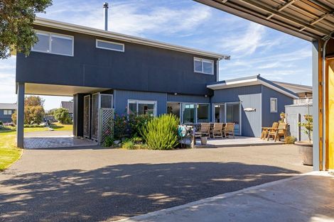 Photo of property in 8 Tamarisk Drive, Riversdale Beach, Masterton, 5872