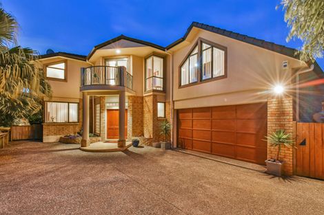 Photo of property in 2/11 The Rosebowl, Sunnyhills, Auckland, 2010