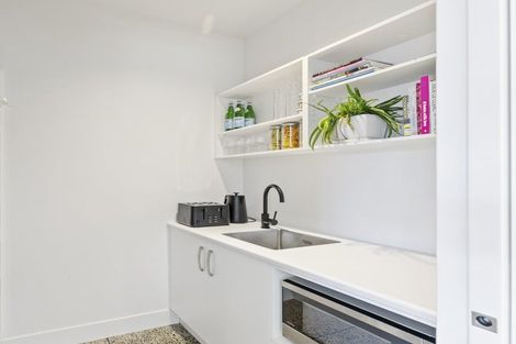 Photo of property in 111 Polson Hill Drive, Aokautere, Palmerston North, 4471