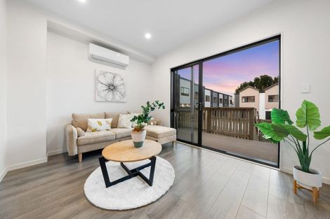 Photo of property in 4/12 Arney Road, Ranui, Auckland, 0612