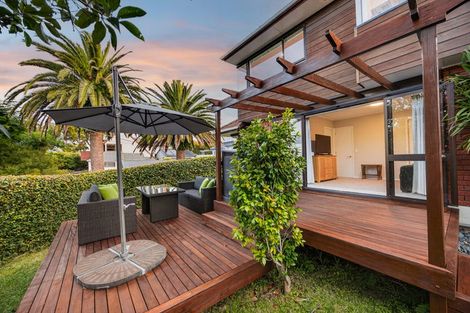 Photo of property in 2/11 Hauraki Road, Hauraki, Auckland, 0622