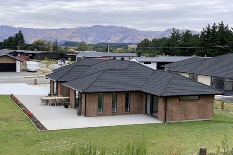 Photo of property in 33 Kingfisher Crescent, Albert Town, Wanaka, 9305